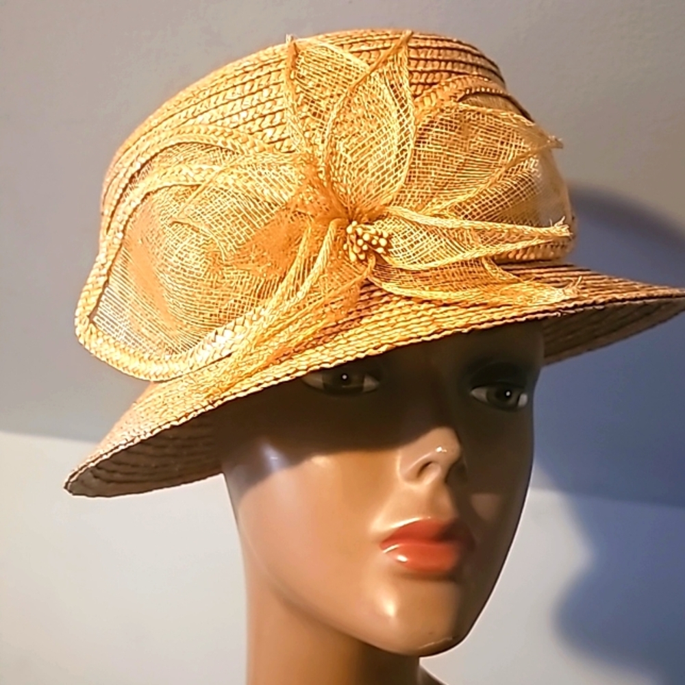 NWOT, Betmar New York Designer Straw Hat w/Front Flower Decor, Tan - Picture 2 of 12